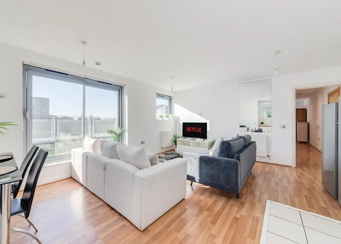 Large 3 Bedroom London Apartment - Large Terrace With Sunset Views