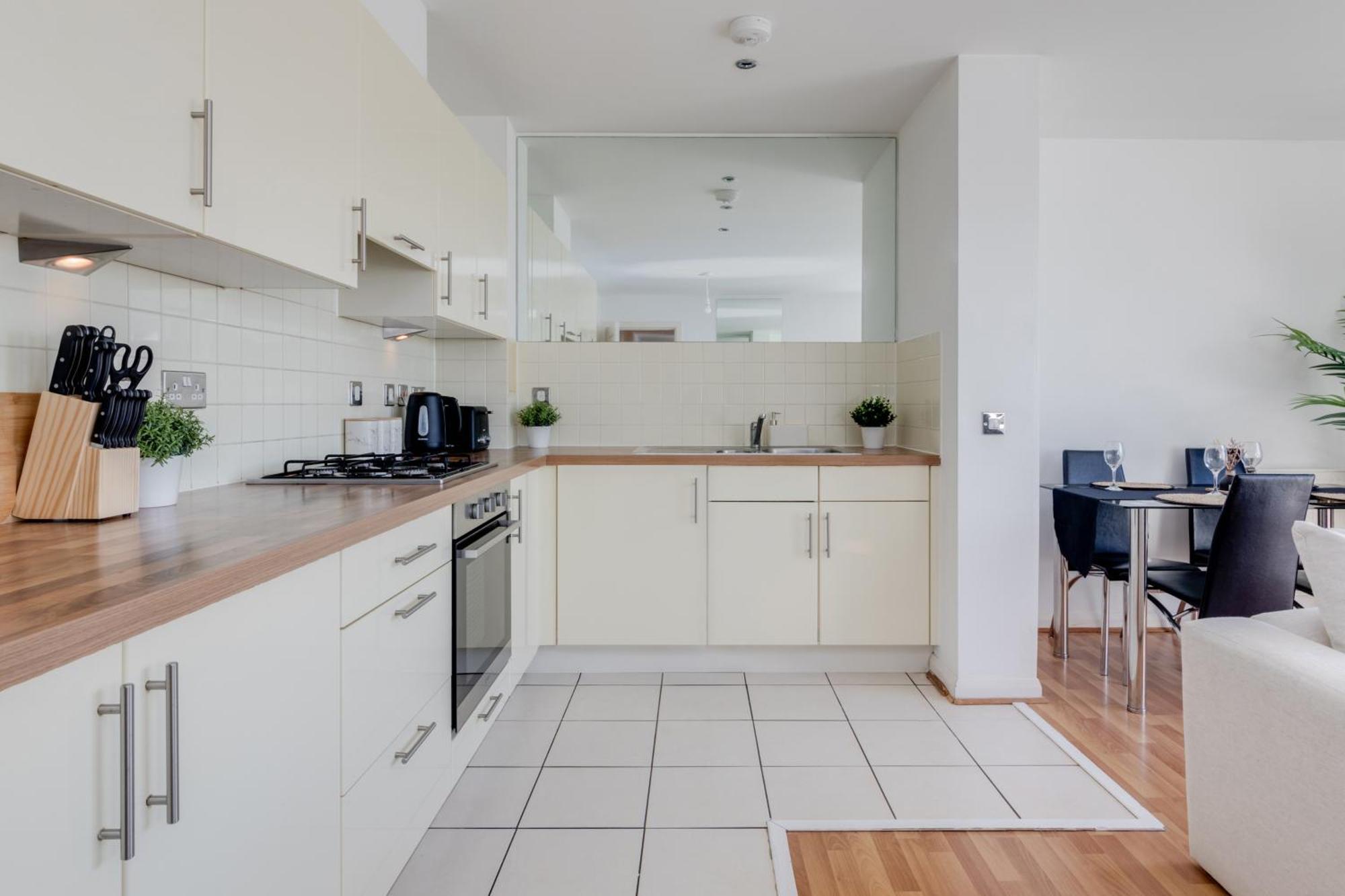 Large 3 Bedroom - Large Terrace With Sunset Views * Londra